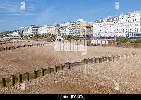 Inghilterra, East Sussex, Eastbourne, Spiaggia Vista da Eastbourne Pier Foto Stock