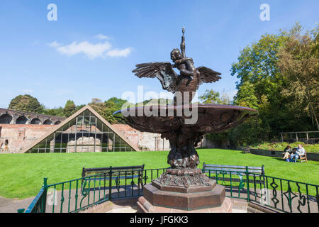 Inghilterra, Shropshire, Ironbridge, Colbrookdale Museo del ferro e il vecchio forno dove Abraham Darby primo ferro fuso che utilizzano coke invece del carbone di legna Foto Stock