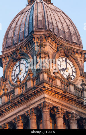 Inghilterra, nello Yorkshire, Leeds, Leeds Town Hall, il Municipio orologio Foto Stock