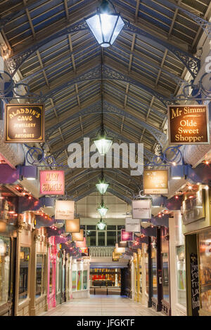 Inghilterra, nello Yorkshire, Leeds, Queens Arcade Foto Stock