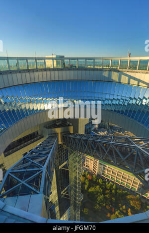 Giappone, Kansai di Osaka, Sky edificio vicino Stazione Umeda Foto Stock