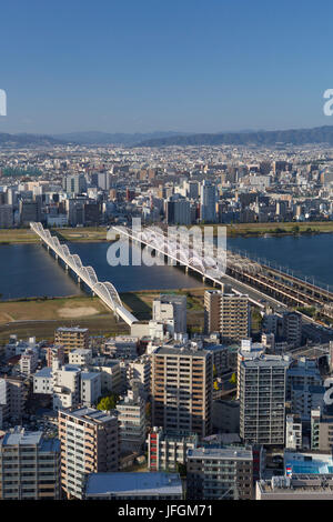 Giappone, Kansai di Osaka, n a nord della Stazione Umeda, Yodogawa river, Juso District Foto Stock