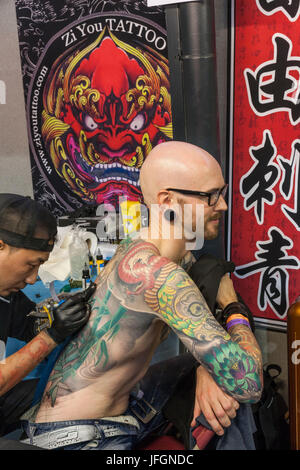 Inghilterra, London, London Tattoo Convention, di tatuaggio Foto Stock