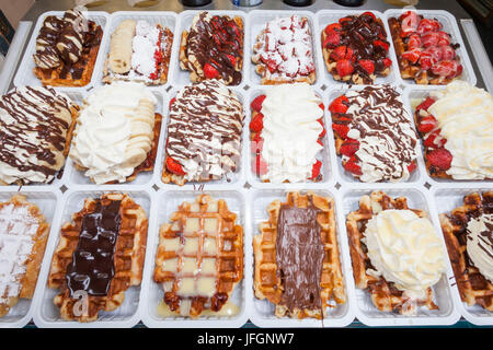 Il Belgio, Bruxelles, Waffle Shop Display Foto Stock