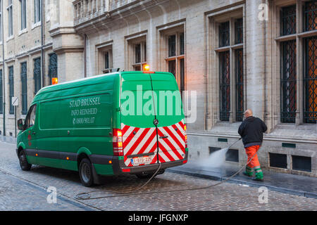 Il Belgio, Bruxelles, Mattina pulizia della strada Foto Stock