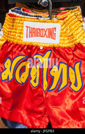 Thailandia, Bangkok, Khaosan Road, dettaglio di Thai Boxing Shorts Foto Stock