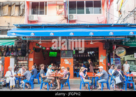 Thailandia, Bangkok, Khaosan Road, ristoranti tipici Foto Stock