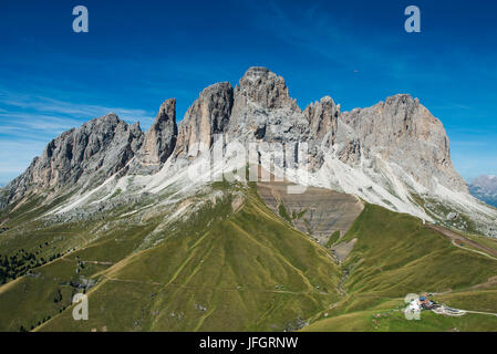Massiccio del Sassolungo, barre di parete, punta Grohmann, Sassopiatto, Sassolungo, il Dente, Le Cinque Dita, Dolomiti, Rifugio Friedrich August, parapendio, fotografia aerea, alte montagne, Trentino, Italia Foto Stock