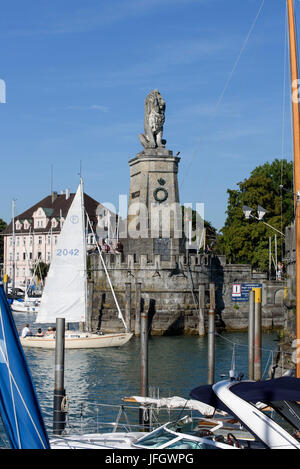 Lion in ingresso del porto, Lindau, Lago di Costanza, bavaresi, Germania Foto Stock