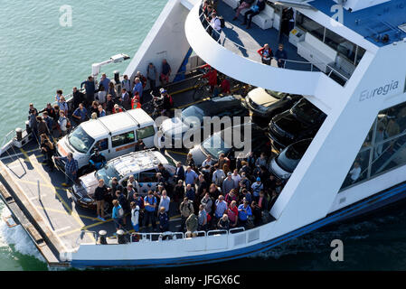 Traghetto per auto, porto, Friedrichshafen, Lago di Costanza, Baden-Württemberg, Germania Foto Stock