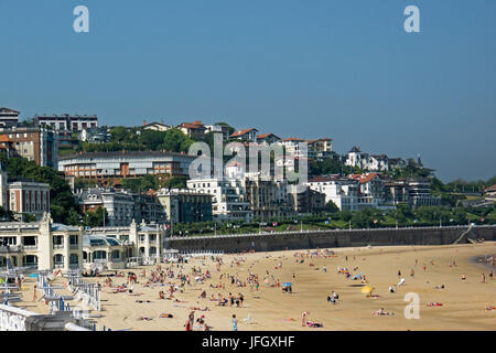 Città spiaggia di Playa de la Concha, Donostia-San Sebastián, Gipuzkoa, le Province Basche, Spagna Foto Stock