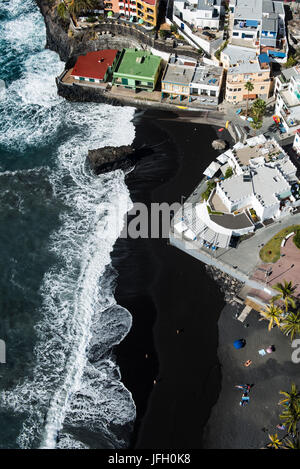 Vulcano spiaggia e il lungomare di Puerto Naos a La Palma, fotografia aerea, Isole canarie, Spagna Foto Stock