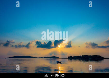 Tramonto sulla spiaggia, la spiaggia di Chaweng, isola di Ko Samui, Thailandia, Asia Foto Stock