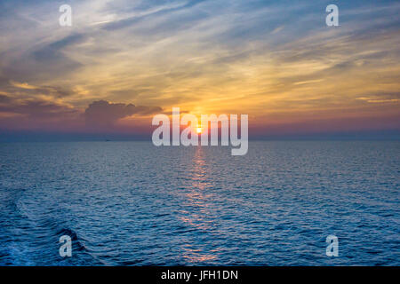 Tramonto sulla spiaggia, la spiaggia di Chaweng, isola di Ko Samui, Thailandia, Asia Foto Stock