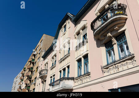 Vecchi edifici e costruzione prefabbricati case residenziali, ungheresi, Budapest, Foto Stock