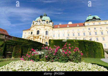 Seminario di Klosterneuburg: Vista del sud con appartamenti imperiali, le cupole sono incoronati con la corona del Sacro Romano Impero (sulla sinistra) e l'arciduca cappello d'Austria (sulla destra), Bassa Austria, Bosco Viennese, Klosterneuburg Foto Stock