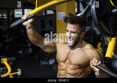 Bello barbuto bodybuilding uomo Foto Stock