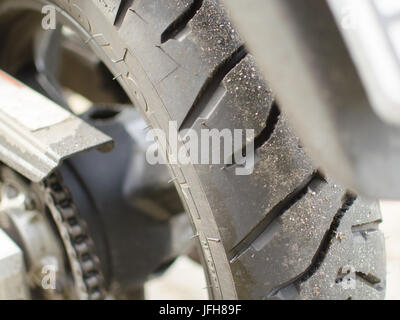 Ruota posteriore di un motociclo. Foto Stock