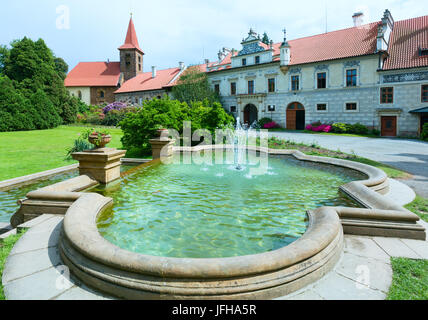 Castello Pruhonice o Pruhonicky zamek summer view (Praga, Repubblica Ceca) Foto Stock