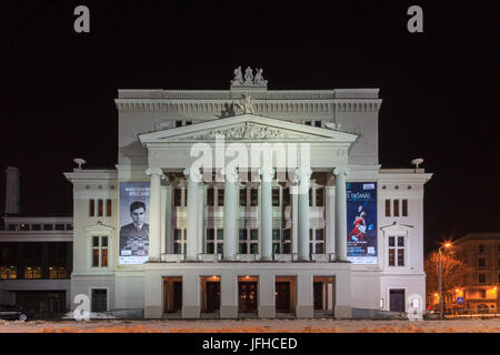 Il National Opera House si trova a Riga la capitale della Lettonia. La casa dell'opera costruita nel 1863 ospita il balletto e opera Productions. Foto Stock