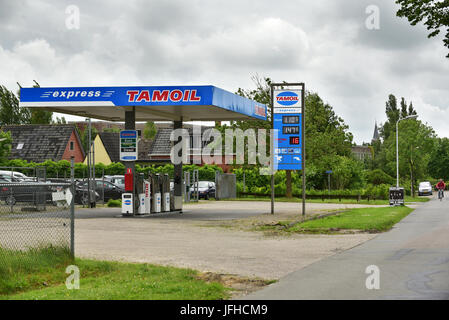 Tamoil Pay-a-la pompa di riempimento della stazione di servizio Foto Stock