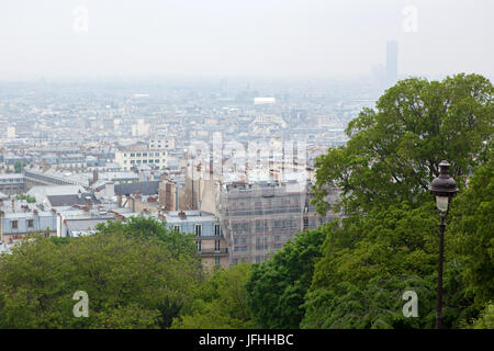 Vista su Parigi dalla cima di Montmartre Foto Stock