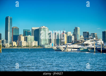 Miami Florida skyline della città mattina con cielo blu Foto Stock