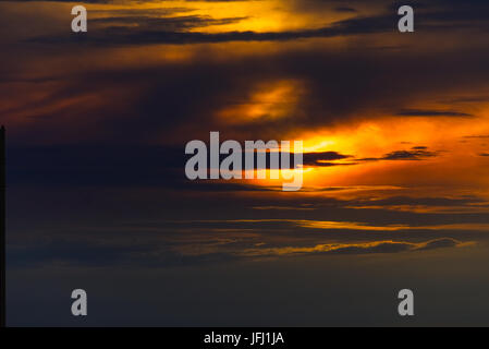 Tramonto a Shanghai dopo la tempesta Foto Stock