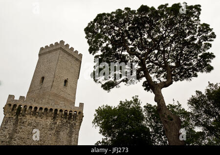 L'Italia, il sud Italia, sicilia, Sicilia, Trapani, Monte Erice con luogo Erice, fort dal XIII secolo Foto Stock