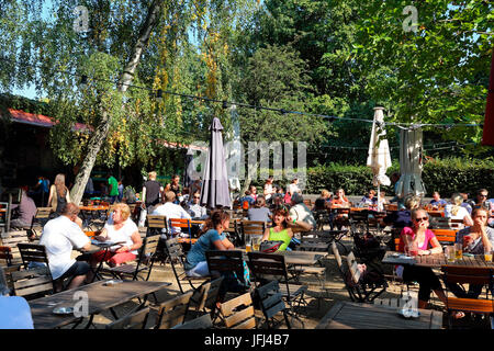 Il Tiergarten di Berlino (quartiere) Schleusenkrug beer garden Foto Stock
