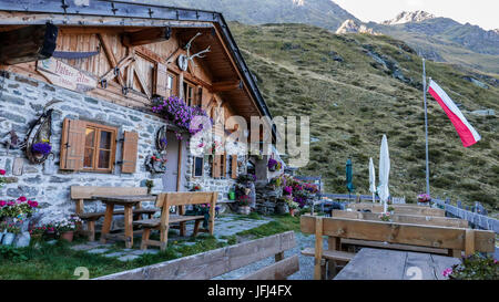 Valser alp nella valle di Valser, Gruppo di Tessa, Sud Tirolo, atmosfera serale Foto Stock