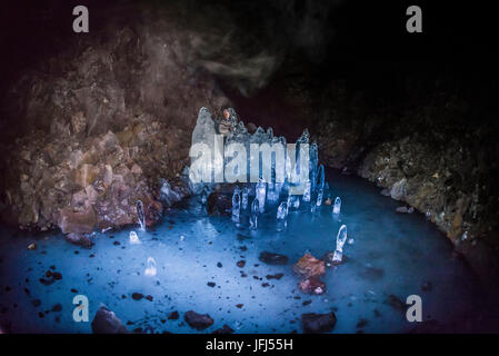 L'Islanda, Akureyri, troll penisola eystra Norðurland, Mývatn, municipale di Skútustaðir nel nord-est dell'Islanda sente al vulcano Krafla sistema, grotta di ghiaccio, grotta lavica, Lofthellier spedizione Foto Stock