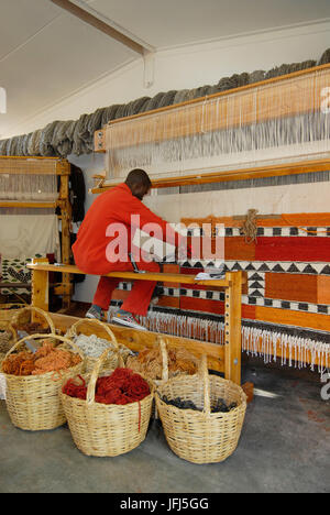 Africa, della Namibia, il Kalahari, Kiripotib farm, lana karakul, tessitura Foto Stock