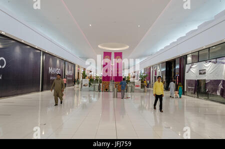 Pacchetti Shopping Mall interni, Lahore Punjab, Pakistan Foto Stock