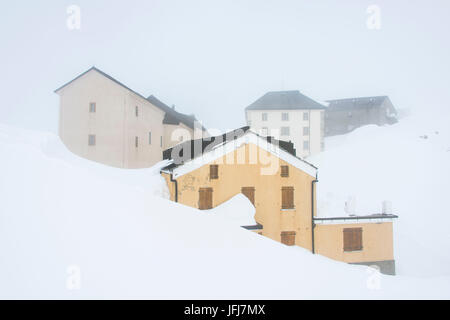 La Svizzera, Vallese, Orsières, Großer Sankt Bernhard/ Colle del Gran San Bernardo / Col du Grand San Bernardo, Alpi Vallesi, altezza 2.469 m, ospizio del Gran San Bernardo, ospizio dei canonici di Austin, Canonici Regulares Congregationis Sancti Bernardi, Foto Stock