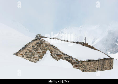 La Svizzera, Vallese, Orsières, Großer Sankt Bernhard/ Colle del Gran San Bernardo / Col du Grand San Bernardo, Alpi Vallesi, altezza 2.469 m, ospizio del Gran San Bernardo, ospizio dei canonici di Austin, Canonici Regulares Congregationis Sancti Bernardi, Foto Stock