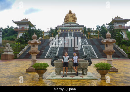 Asia, regno della Tailandia, sud-est asiatico, Penisola Indocinese?, Chiang Rai, golden statua del Buddha, felice Buddha, Wat Phra That Doi Tung Tempel Foto Stock