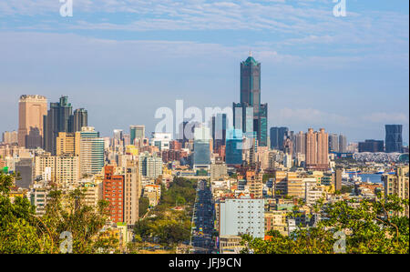 Taiwan, della città di Kaohsiung, Tuntex Sky Tower, skyline della città Foto Stock