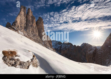 L'Europa, Italia, Trentino Alto Adige, le Torri del Vajolet in inverno look, Catinaccio-Rosengarten gruppo, Dolomiti Foto Stock