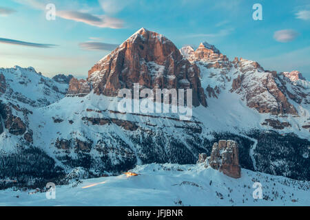 L'Europa, Italia, Veneto Belluno, Tofane e Cinque Torri in inverno viste dal Nuvolau, Dolomiti Foto Stock