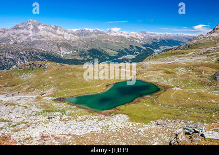 Il magico paesaggio circostante Lej Furtshellas in Engadina, Svizzera Europa Foto Stock