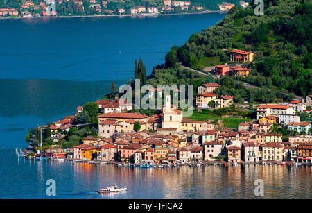 Il comune di Peschiera Maraglio, Lago d'Iseo, Lombardia, Itay, Europa Foto Stock