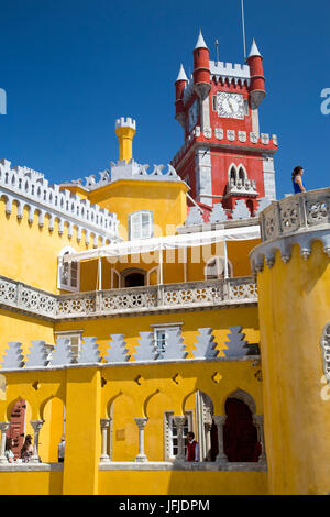 I colori e la decorazione del castello romanticist Palácio da Pena São Pedro de Penaferrim Sintra distretto di Lisbona Portogallo Europa Foto Stock