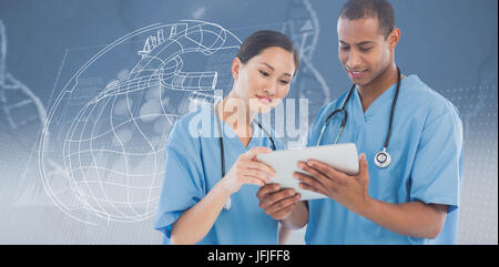 Immagine composita di chirurghi guardando digitale compressa in ospedale Foto Stock