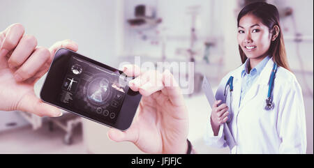 Immagine composita di asian medico tenendo negli appunti Foto Stock