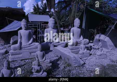 Buddha in pietra area carving, Kampong Thom Provincia, Cambogia. Credito: Kraig Lieb Foto Stock