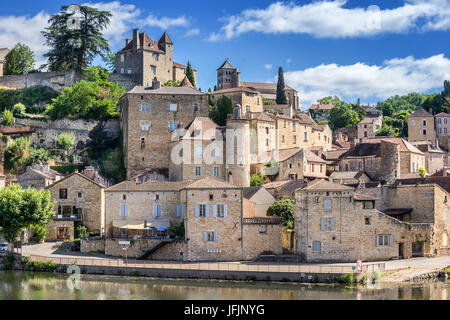 Puy L Eveque sul lotto fiume nella valle del Lot Foto Stock