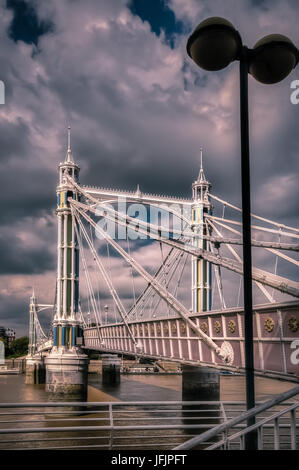 Chelsea Bridge in autunno Foto Stock