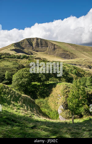 Mam Tor nei pressi di Castleton nel parco nazionale di Peak District, Derbyshire, in Inghilterra. Foto Stock
