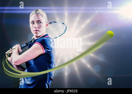Immagine composita del giocatore di tennis giocando a tennis con una racchetta Foto Stock